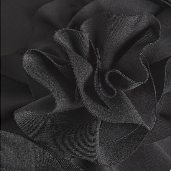 Chic Black Ruffle Hem Mini Dress - Picture 2 of 3